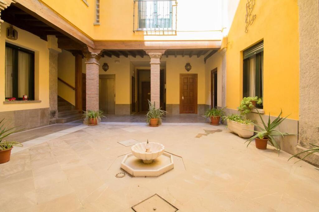 Апартаменты Corrala De San Anton. Alcaiceria Гранада Экстерьер фото